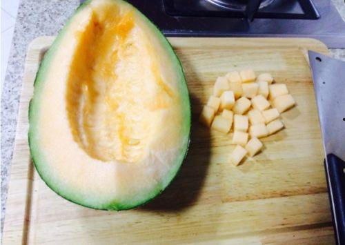 海底捞吃哈密瓜免费吃吗,美食盛宴等你来尝!  第1张 海底捞吃哈密瓜免费吃吗,美食盛宴等你来尝!  第1张