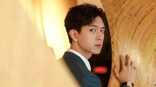 娱乐大爆料窦骁是第几期,窦骁惊艳亮相，揭秘他是哪一期神秘嘉宾  第2张